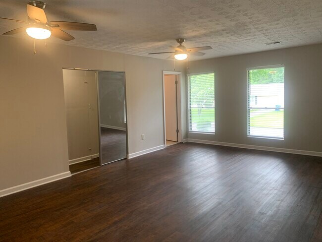 Building Photo - 7095 Birling Dr