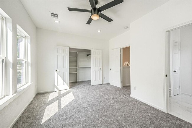 Building Photo - 5317 Chennault Rd