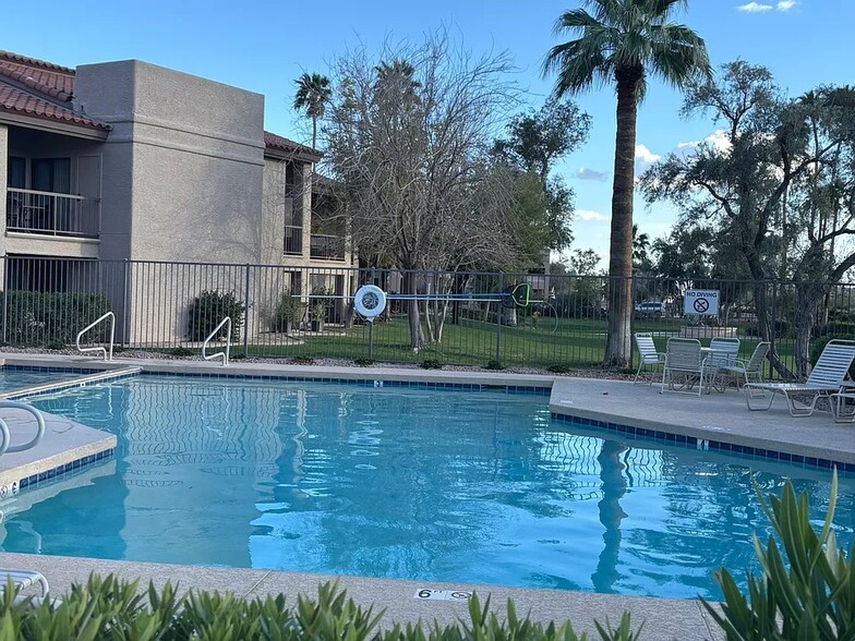 Building Photo - 9550 N 94th Plz