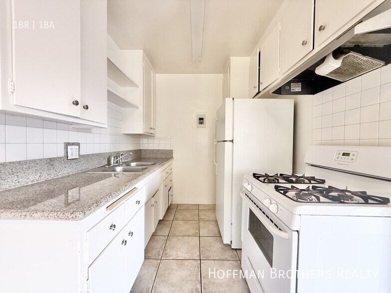 Building Photo - 838 N Normandie Ave