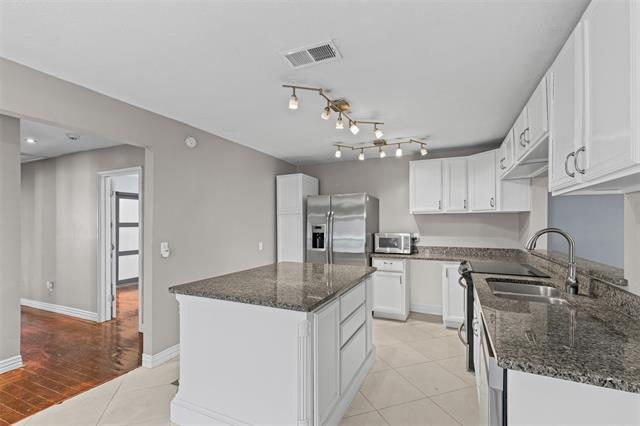 Building Photo - 2117 W Lotus Ave