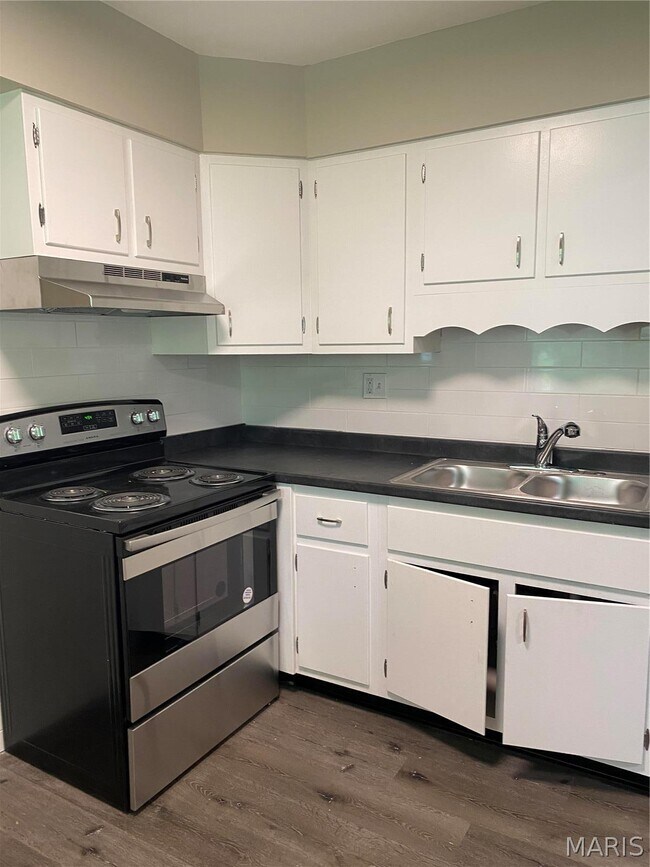 Building Photo - 7598 Hazelcrest Dr