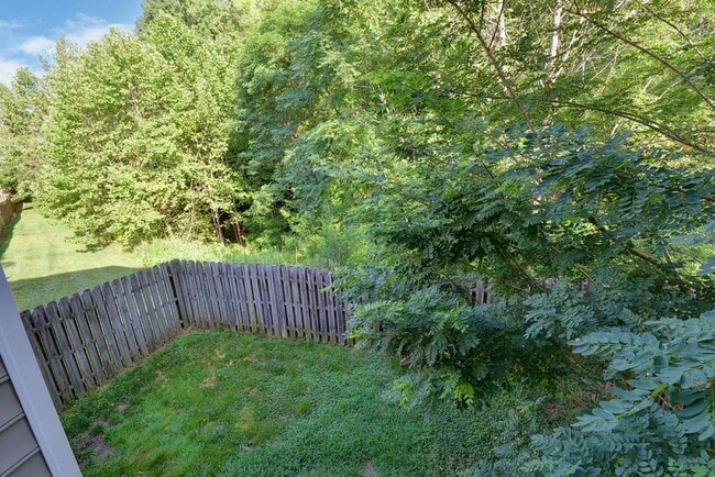 Building Photo - End unit Townhome in Riverwalk Townes