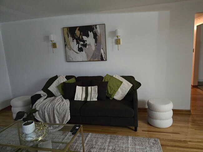 Building Photo - 44 Aurora Dr