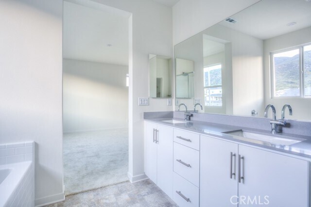 Building Photo - 15812 Caterpillar Dr