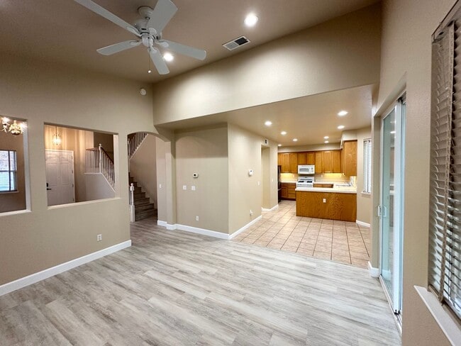 Building Photo - Beautiful Natomas Park Home – 5 Bed / 3 Bath, new interior paint, 2 story!