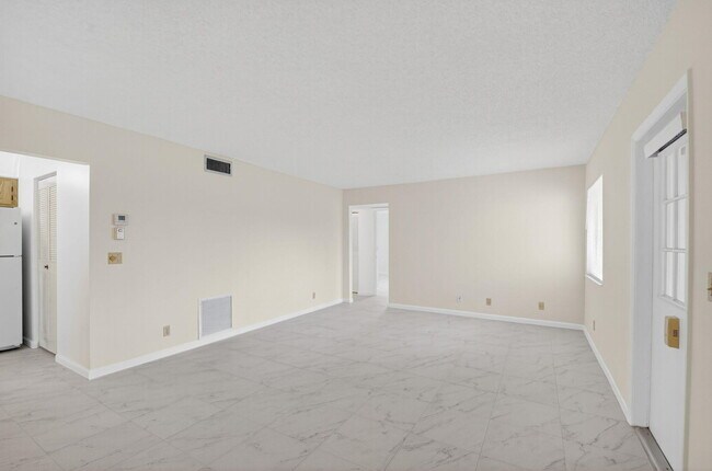 Building Photo - 416 Pine Glen Ln