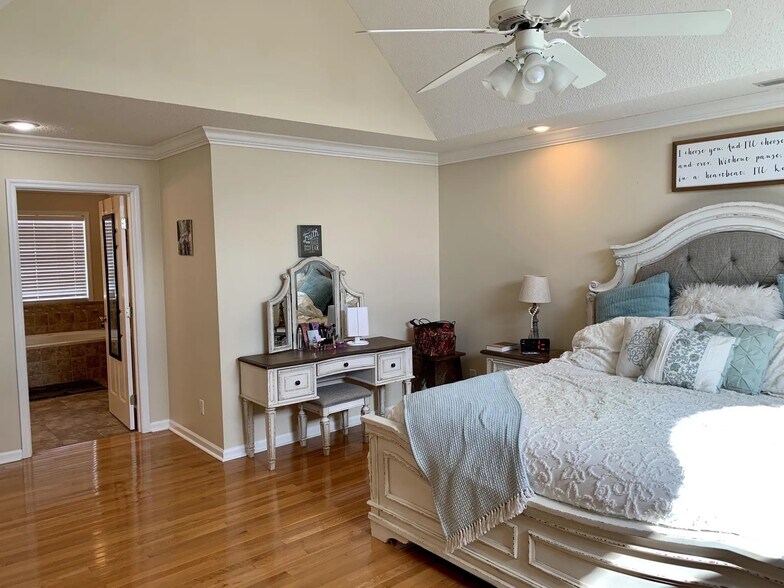 Building Photo - 124 Charlton Ct