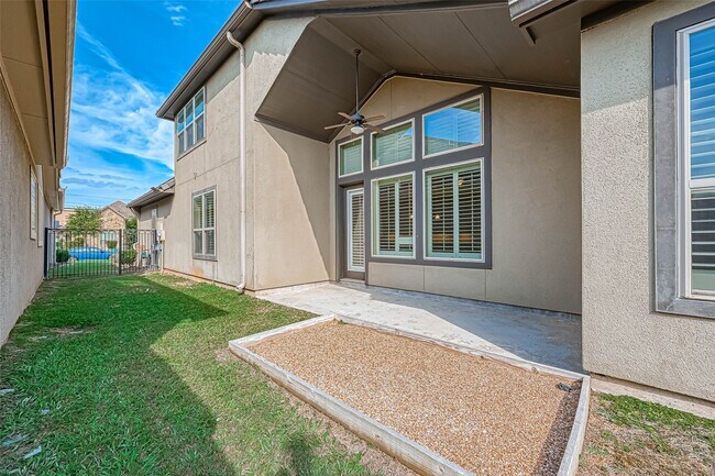 Building Photo - 5014 Fairford Dr