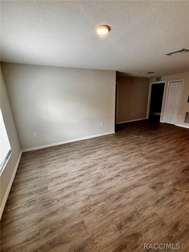 Building Photo - 9437 N Travis Dr