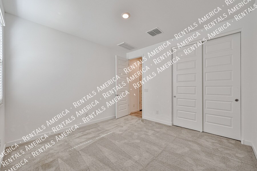 Building Photo - 1625 W la Mirada Dr