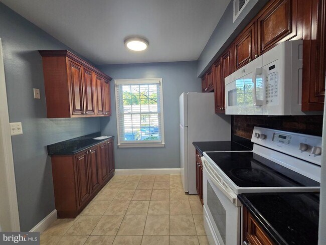 Building Photo - 8363 Dunham Ct