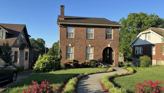 Building Photo - 1711 Primrose Ave