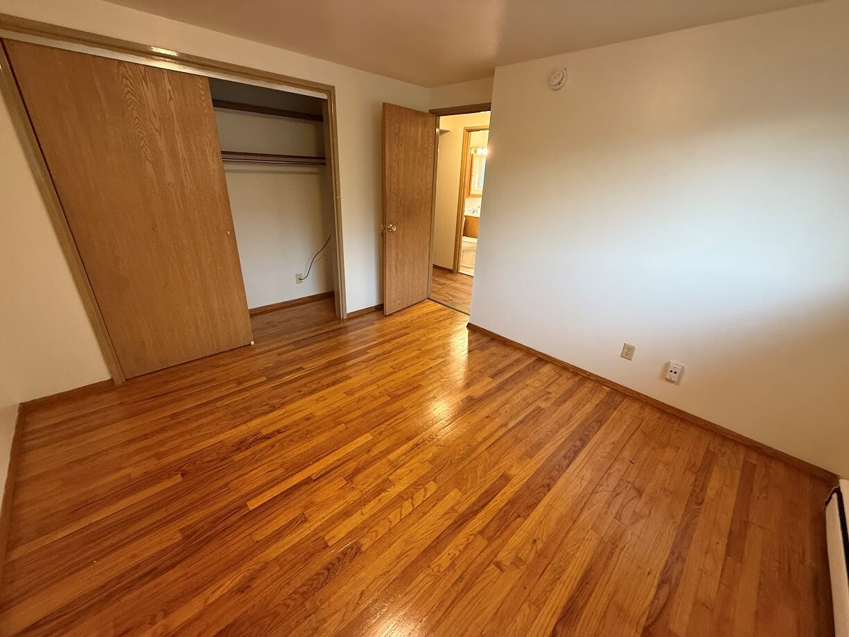 Building Photo - 2410 Brentwood Pky