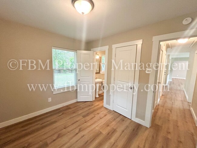 Building Photo - 808 Loy Ln