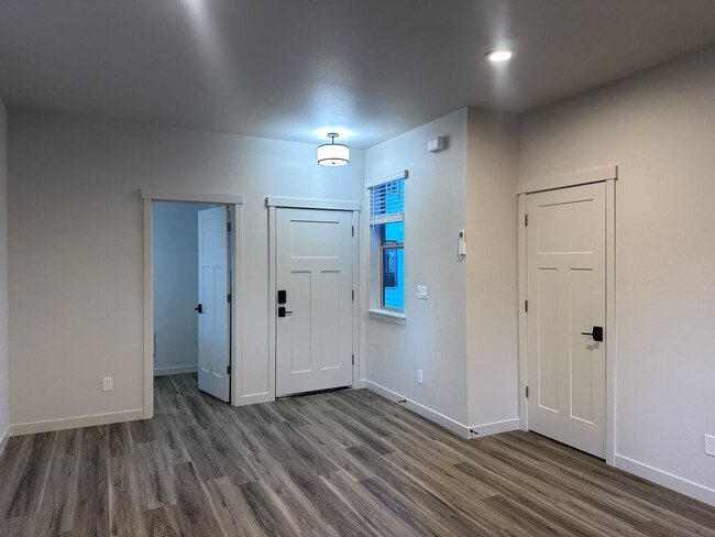 Building Photo - BRAND NEW 2 Bedroom - Available 5/5