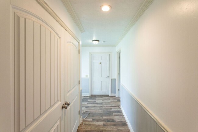 Building Photo - 1803 Midwestern Pkwy