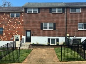 Building Photo - 3 Bedroom Renovated Borough Townhome with Fenced Yard & Off-Street Parking – Walk to Downtown Wes...