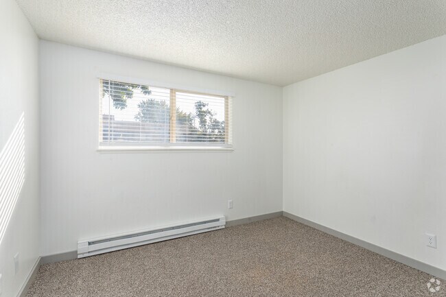 3BR, 1.5BA - 1,066SF - Parc 48 Apartments