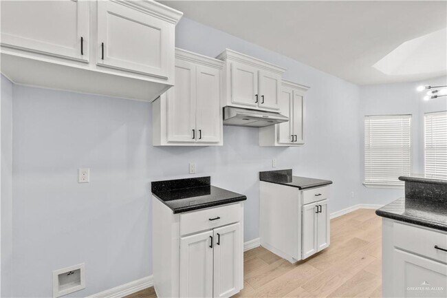 Building Photo - 3714 Oregon Dr