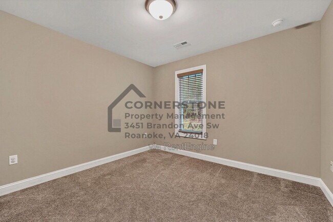 Building Photo - 2737 Russlen Dr
