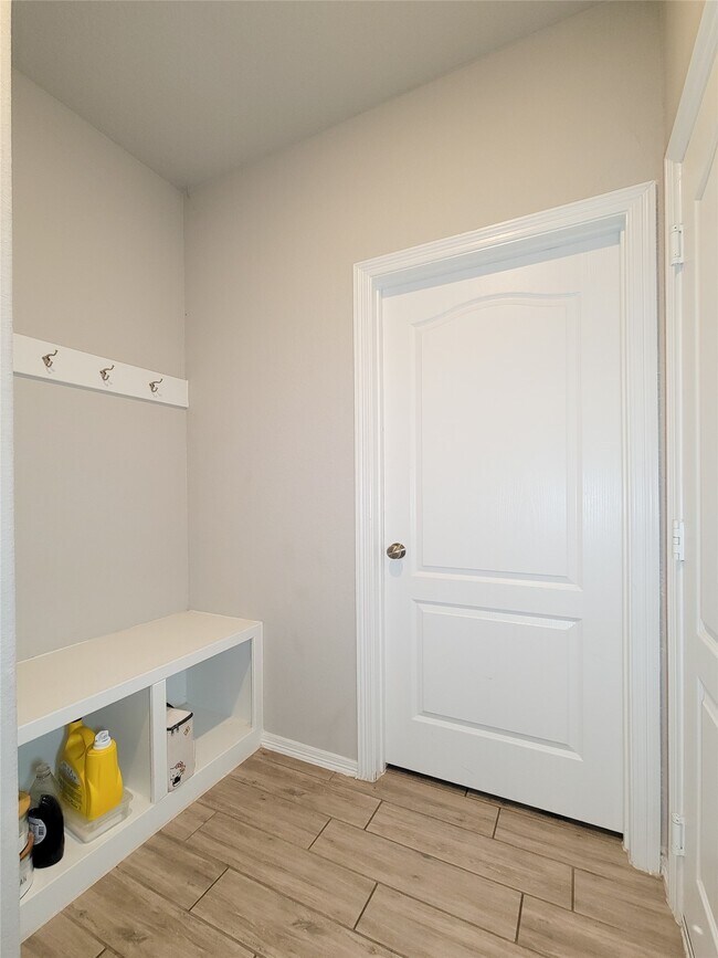 Building Photo - 24811 Crimson Pine Dr