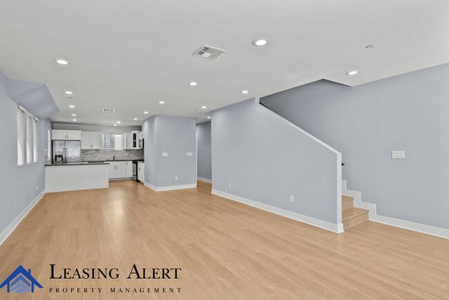 Building Photo - 1957 Vista Del Mar Ave