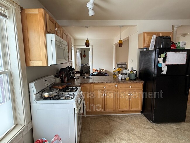 Building Photo - 384 St Paul St