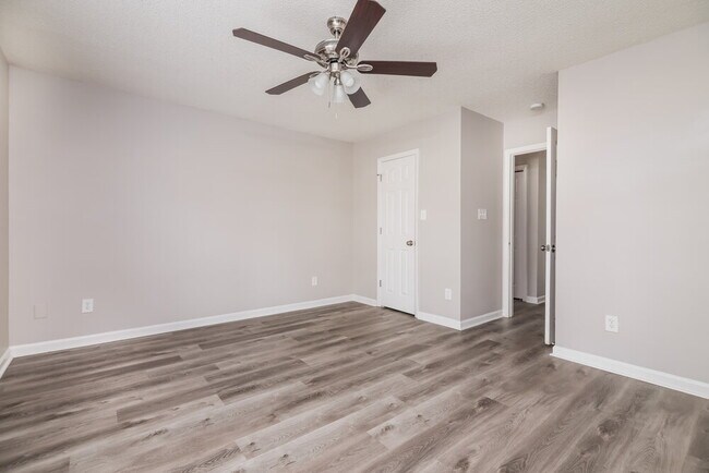 Building Photo - 2213 Maybrook Dr
