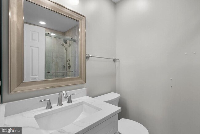 Building Photo - 10 Loganwood Ct