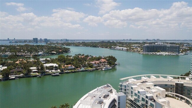 Building Photo - 6515 Collins Ave