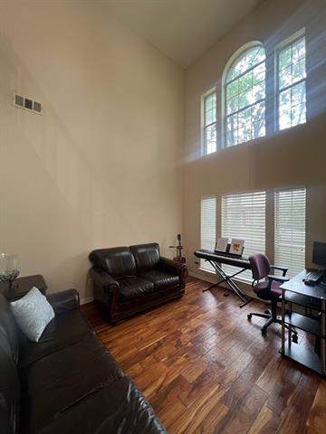 Building Photo - 5909 Vineyard Ln