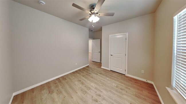 Building Photo - 6928 Labelle Dr
