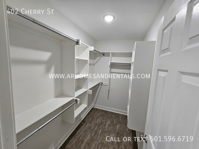 Building Photo - 402 Cherry St | $1495 | 3 beds, 2 full baths