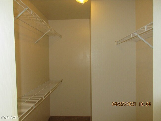 Building Photo - 2233 NE 5th St