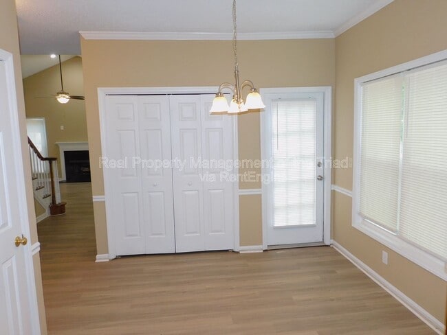 Building Photo - 7185 Avenbury Cir