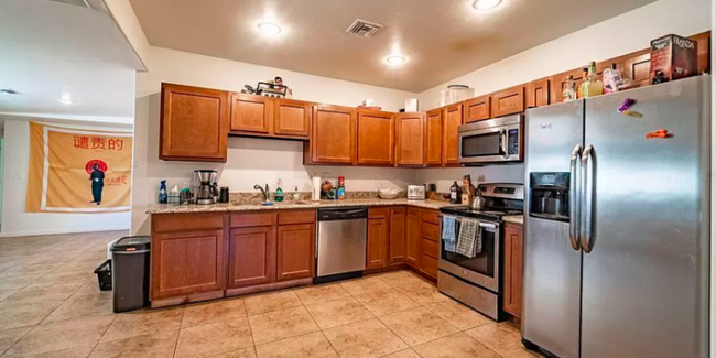 Building Photo - FULLY REMODELED HOME WITHIN A SHORT DISTAN...