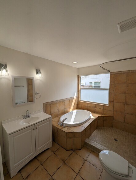 Building Photo - 12812 129th Ave