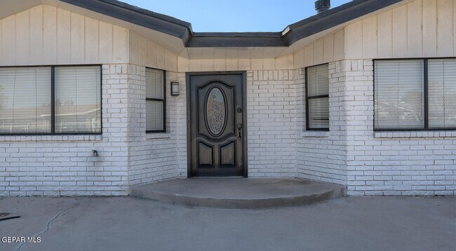 Building Photo - 9709 Vallarta Dr