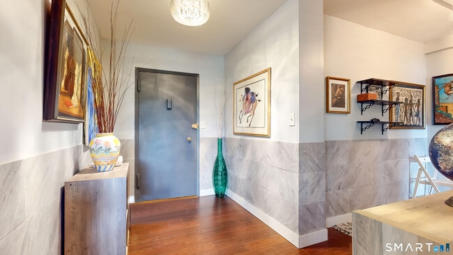 Building Photo - 25 Cartright St