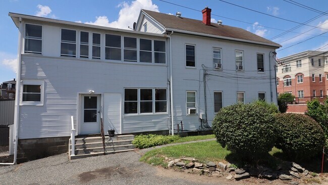 Building Photo - 17 Brigham St