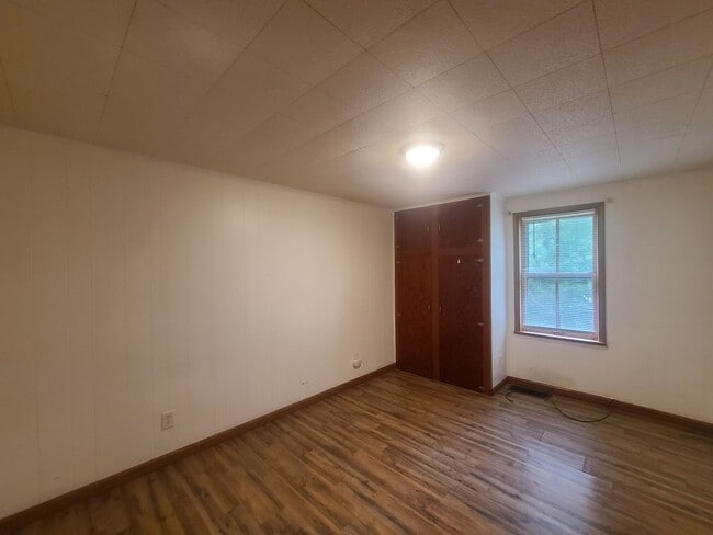 Building Photo - 2 Bedroom 1 Bath House -- outside of town -- Available 08/05/2026