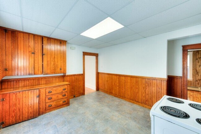Building Photo - 377 Chandler St