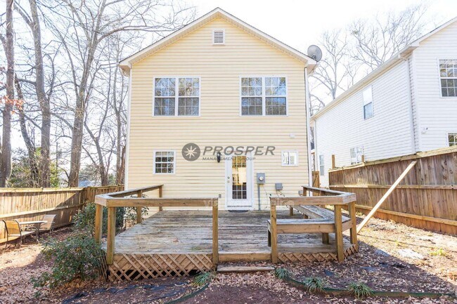 Building Photo - 102 Wellington Ave