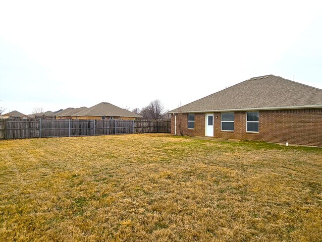 Building Photo - 4800 SE 78th St