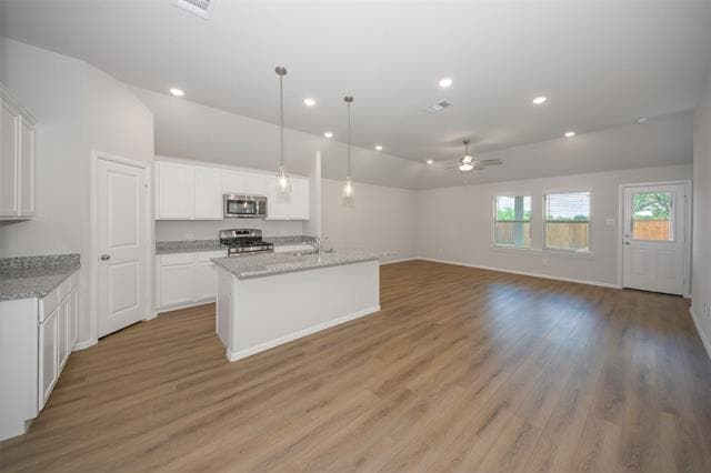 Building Photo - 13156 Zion Dr