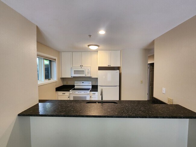 Building Photo - Updated 1BR Condo at the Edge of Boulder –...