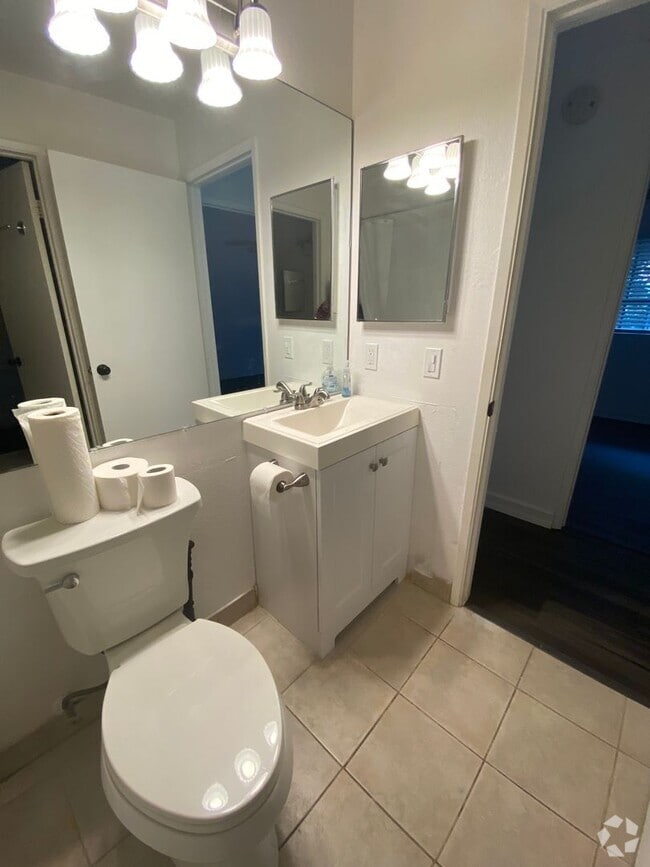 Building Photo - Available now, 2 bed/1.5 bath in Kihei Vil...