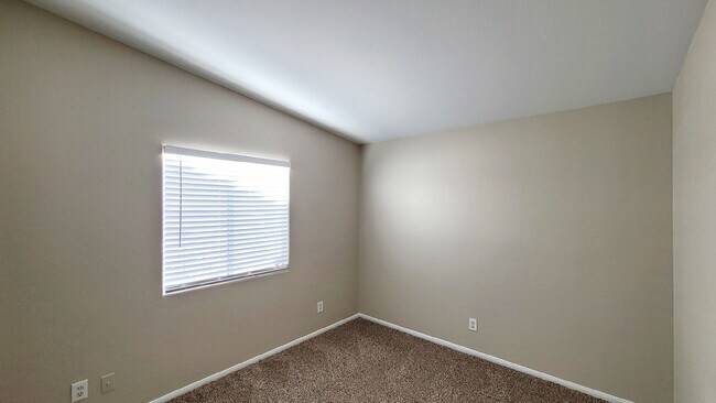 Building Photo - 319 Mulberry Glen Dr