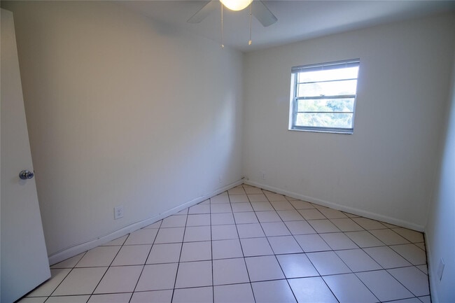 Building Photo - 1505 SW 2nd St